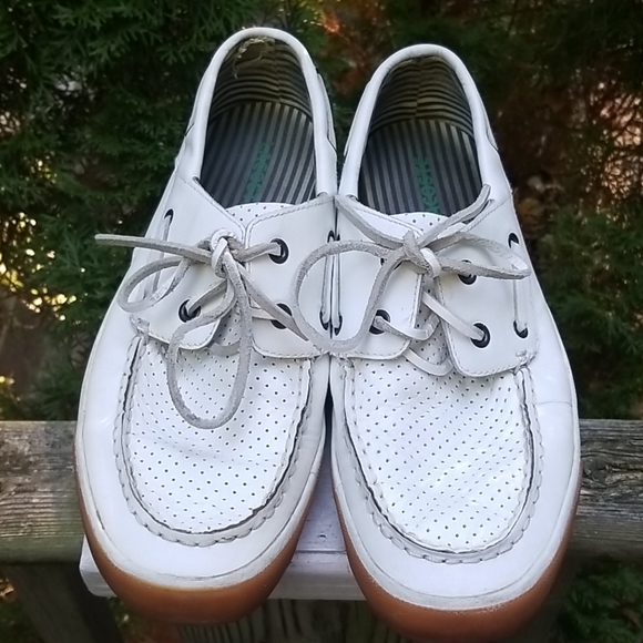 lacoste boat shoes white